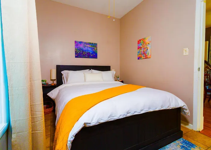 Hermosa House Apartment - Peaceful Quiet 3Br, Free Street Parking, Solar Powered, By Logan Square