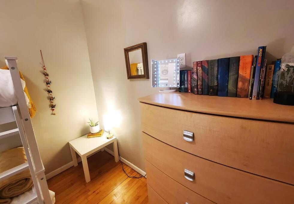 Hermosa House Apartment - Peaceful Quiet 3Br, Free Street Parking, Solar Powered, By Logan Square * Chicago