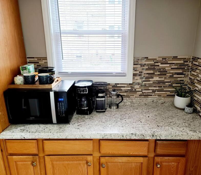 Hermosa House Apartment - Peaceful Quiet 3Br, Free Street Parking, Solar Powered, By Logan Square Apartment Chicago