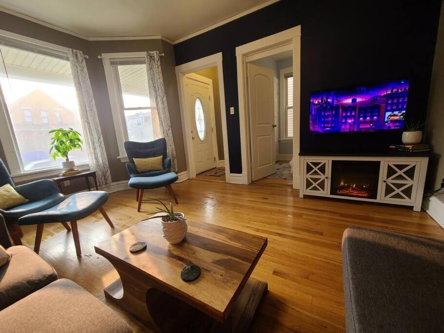 Hermosa House Apartment - Peaceful Quiet 3Br, Free Street Parking, Solar Powered, By Logan Square * Chicago