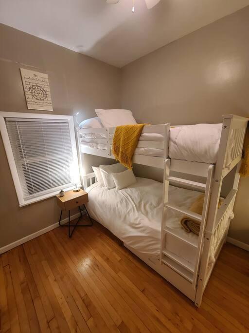 Apartamento Hermosa House Apartment - Peaceful Quiet 3Br, Free Street Parking, Solar Powered, By Logan Square *