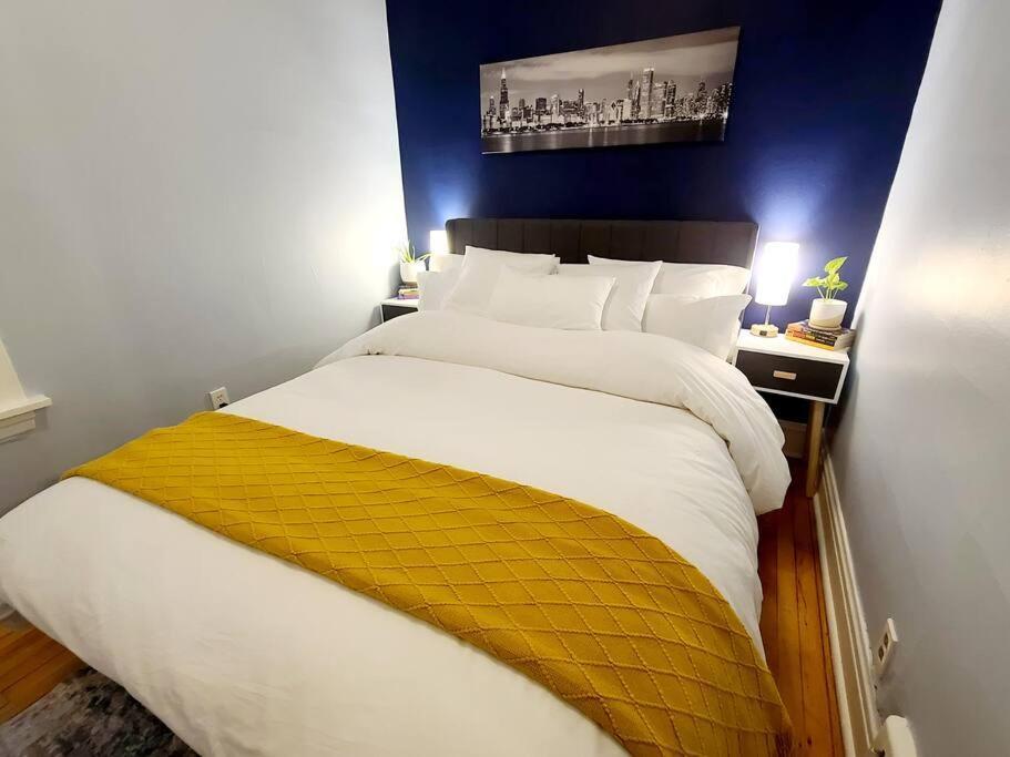 Apartment Hermosa House Apartment - Peaceful Quiet 3Br, Free Street Parking, Solar Powered, By Logan Square Chicago