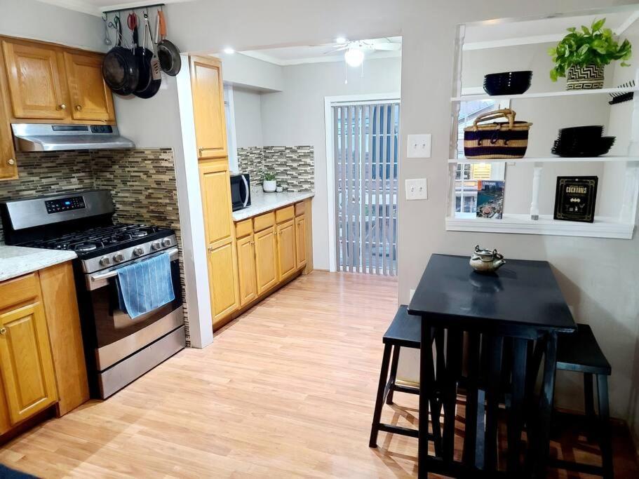 Hermosa House Apartment - Peaceful Quiet 3Br, Free Street Parking, Solar Powered, By Logan Square